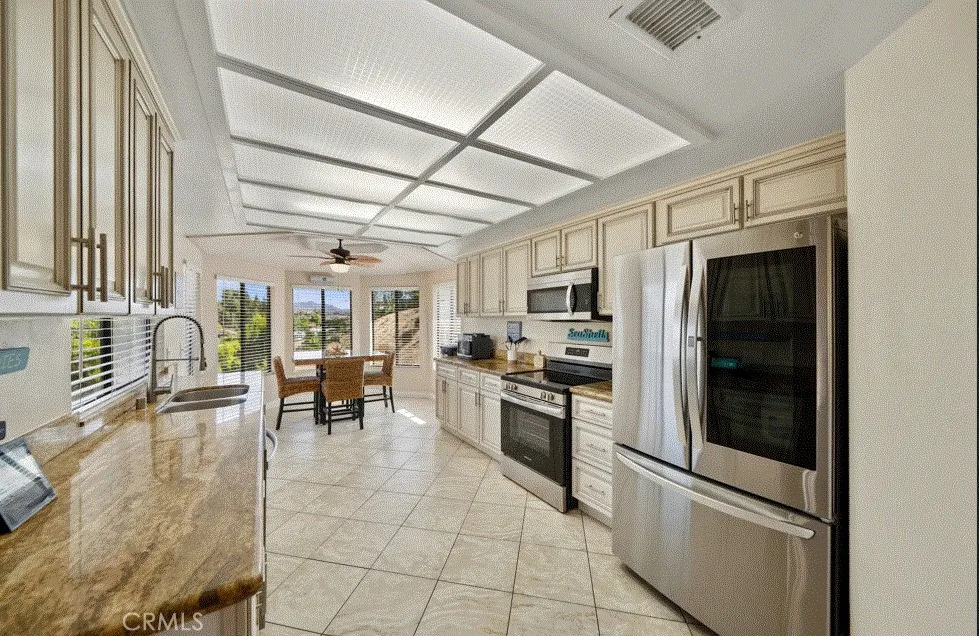 22032 W San Joaquin Drive Canyon Lake, CA 92587