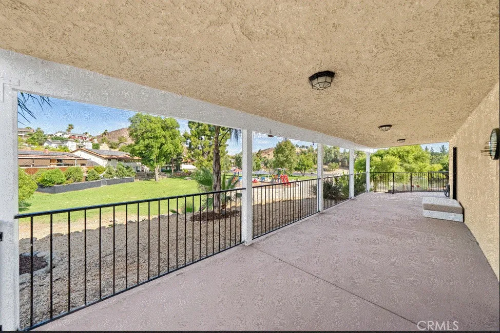 22032 W San Joaquin Drive Canyon Lake, CA 92587