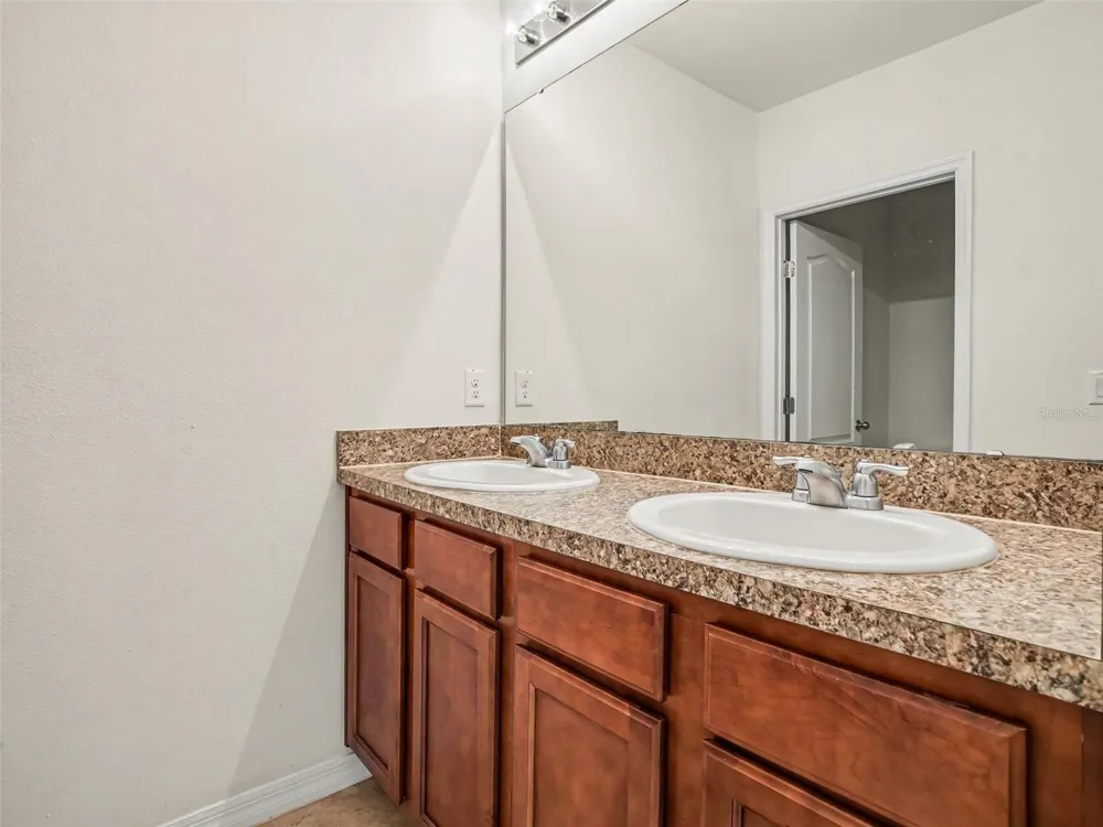 281 ST GEORGES CIRCLE Eagle Lake, FL 33839