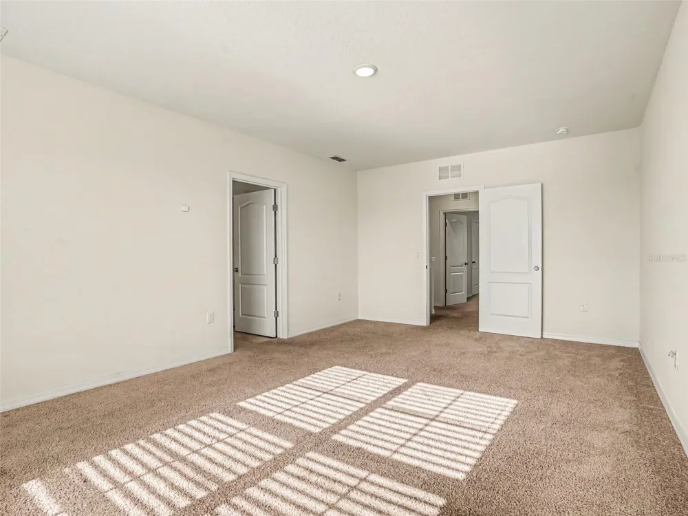 281 ST GEORGES CIRCLE Eagle Lake, FL 33839