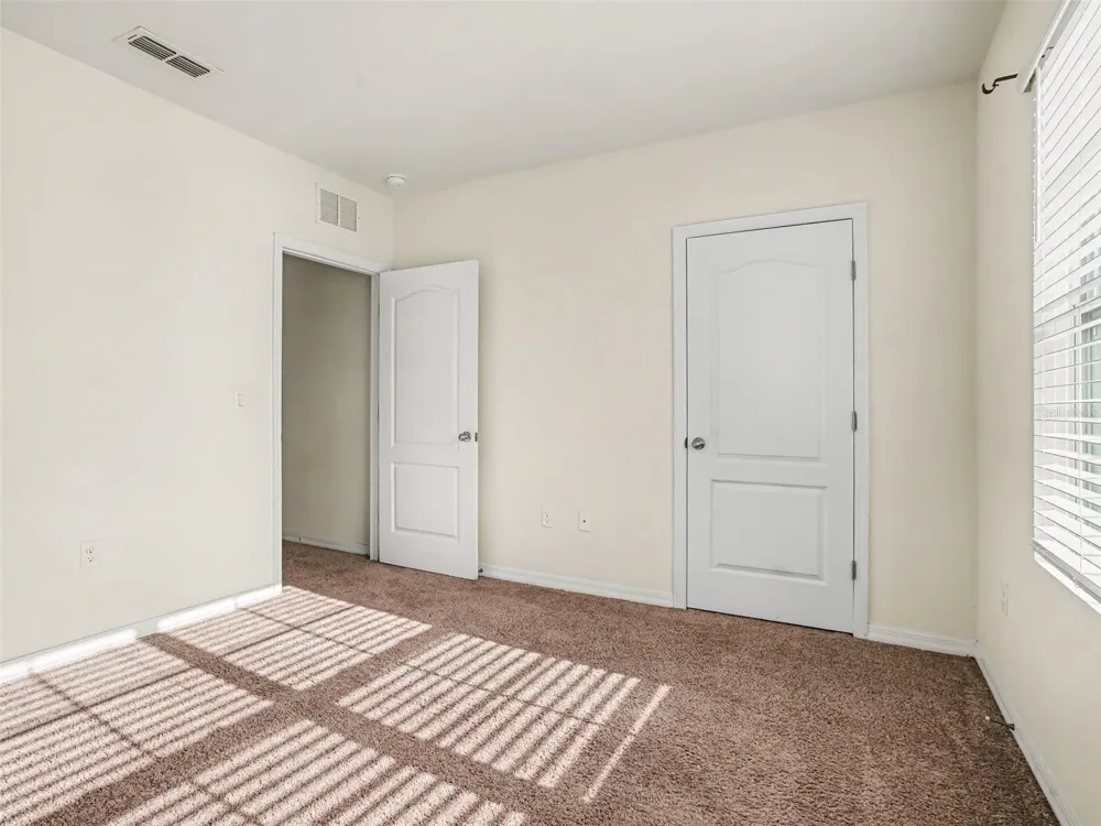 281 ST GEORGES CIRCLE Eagle Lake, FL 33839