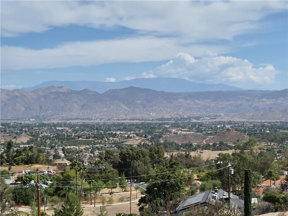 28280 Rawlings Road Hemet, CA 92544