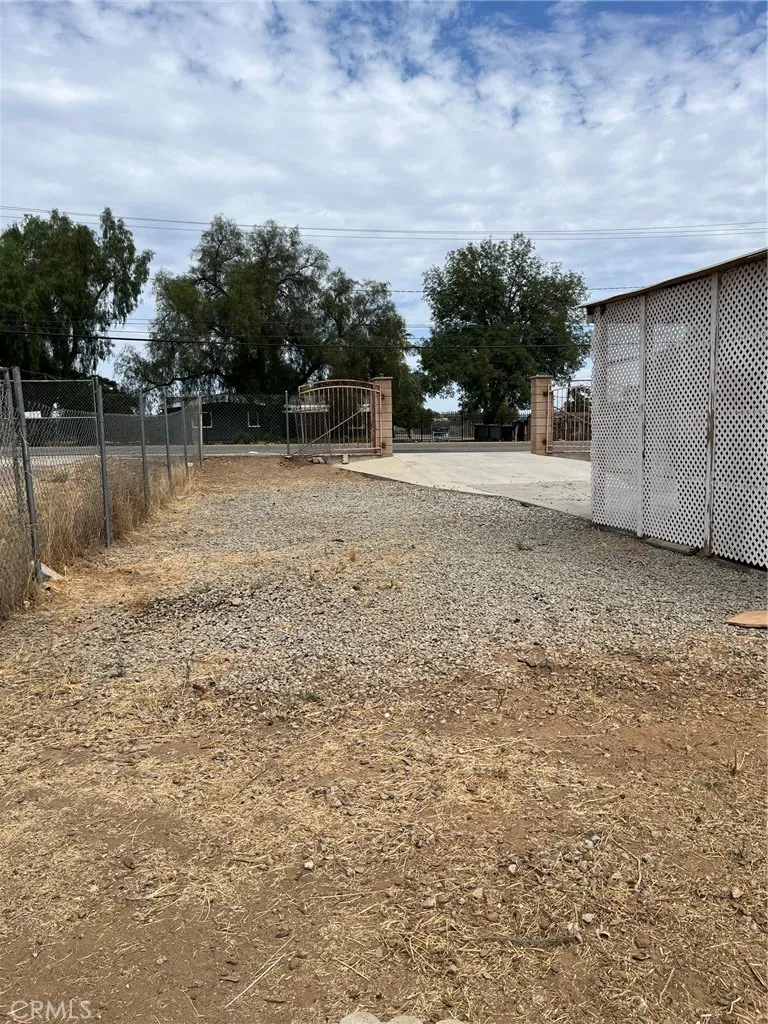 22225 Ellis Avenue Perris, CA 92570