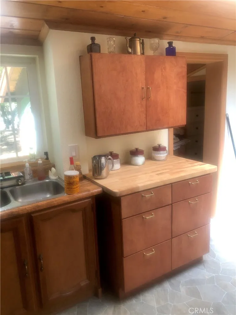 9112 Torrey Pines Road Forest Falls, CA 92339