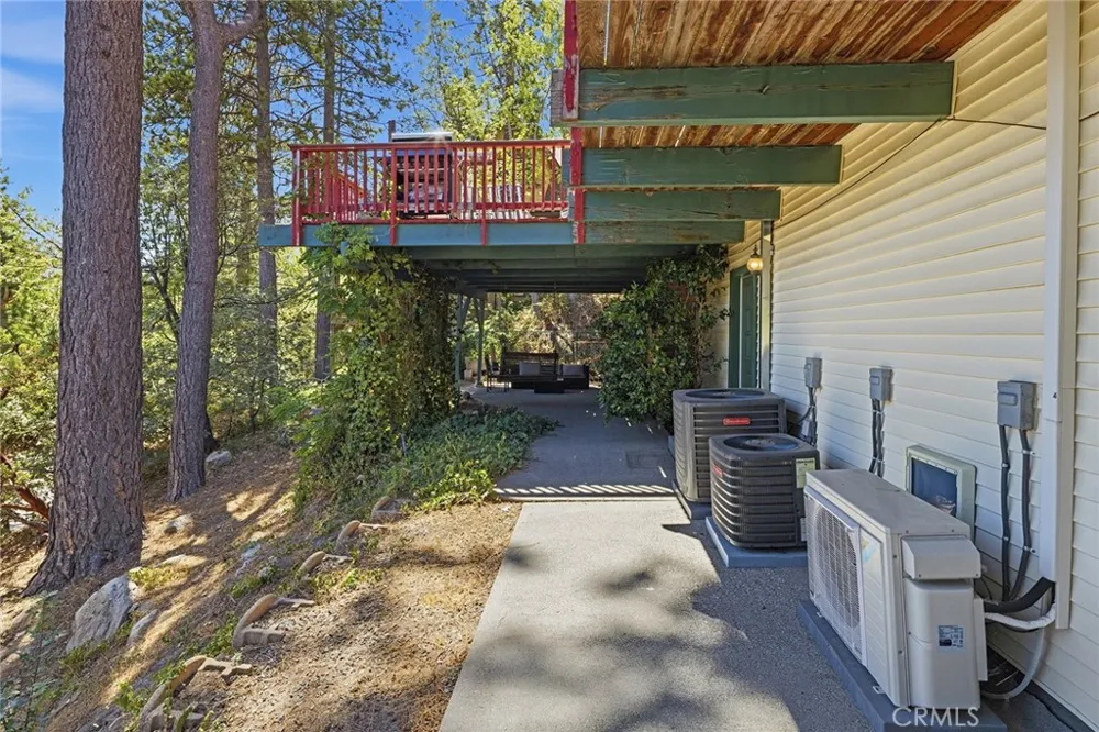 943 Nadelhorn Drive Lake Arrowhead, CA 92352