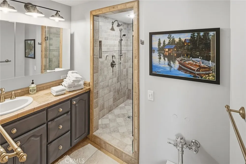 943 Nadelhorn Drive Lake Arrowhead, CA 92352