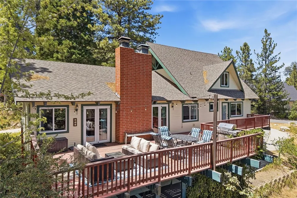 943 Nadelhorn Drive Lake Arrowhead, CA 92352