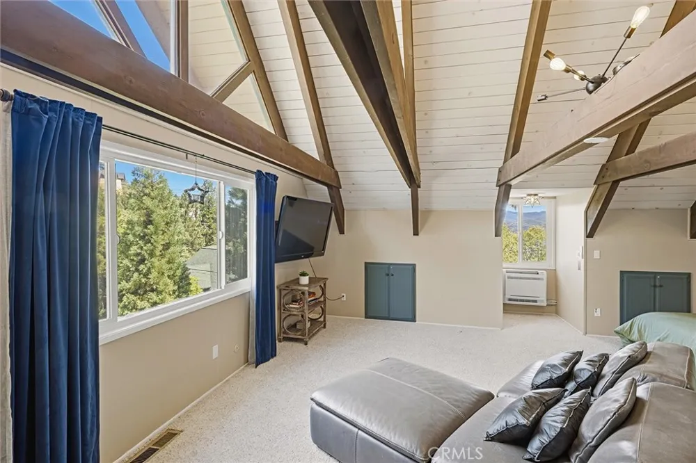 943 Nadelhorn Drive Lake Arrowhead, CA 92352