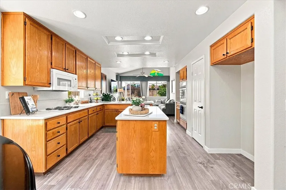 40643 Via Jalapa Murrieta, CA 92562