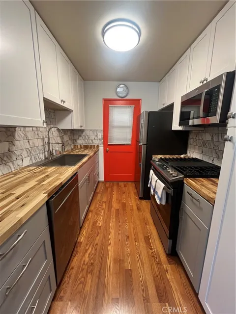 150 E Lakeshore