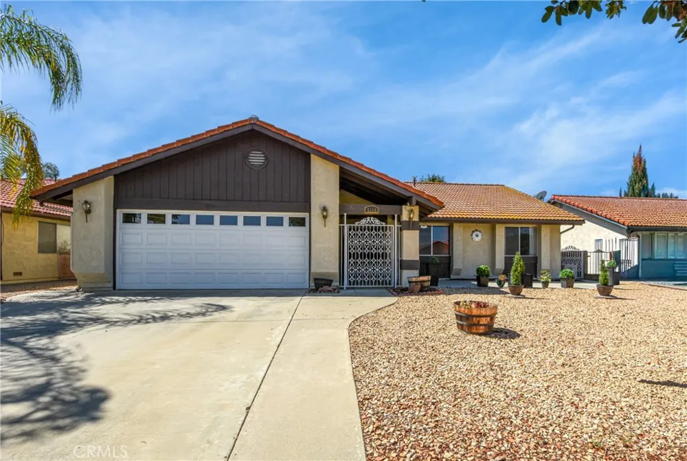 2115 Flame Tree Hemet, CA 92545
