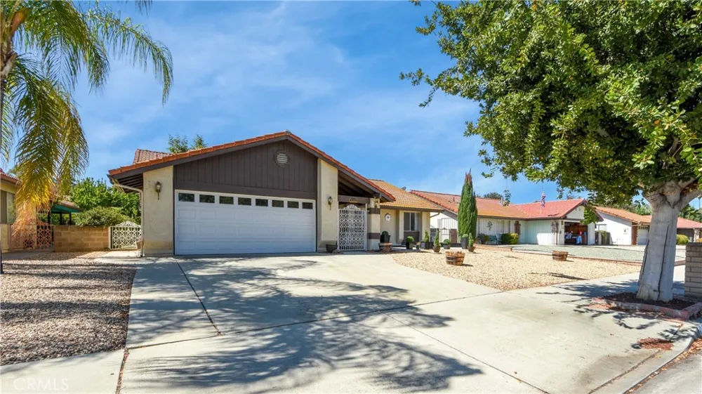 2115 Flame Tree Hemet, CA 92545