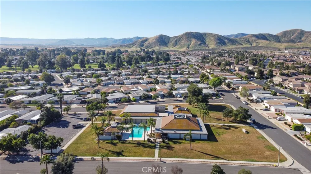 2115 Flame Tree Hemet, CA 92545