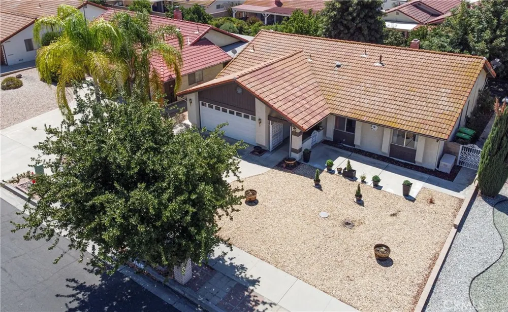 2115 Flame Tree Hemet, CA 92545