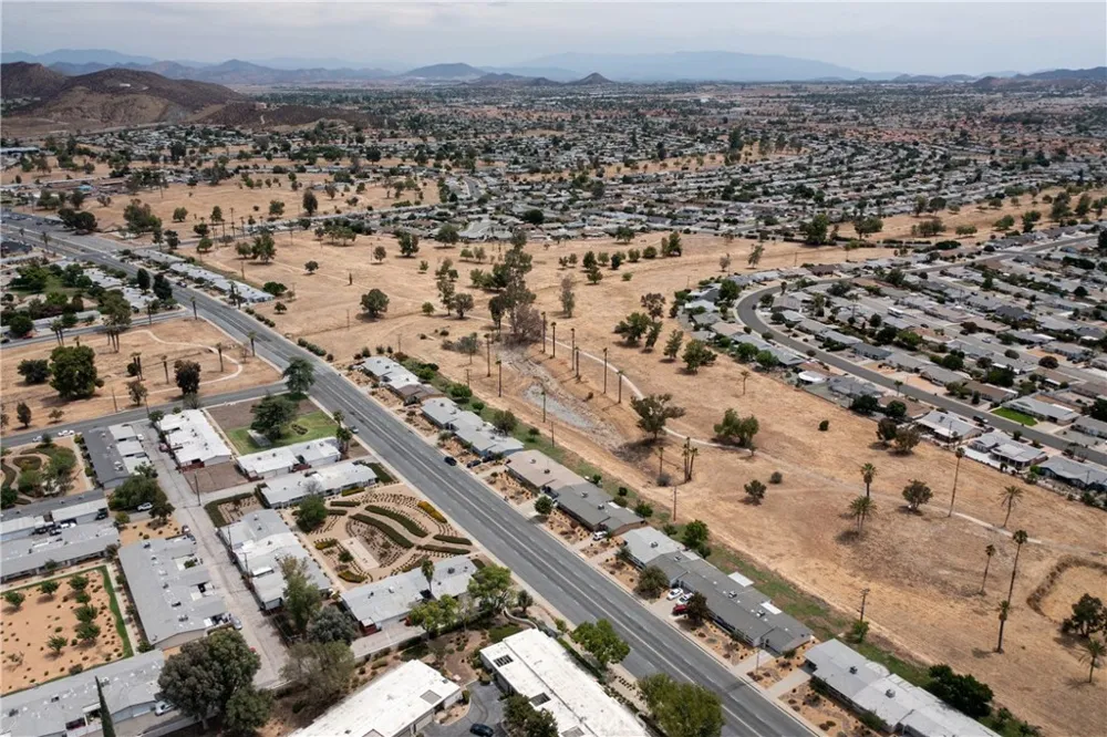 28317 Paseo Grande Sun City, CA 92586