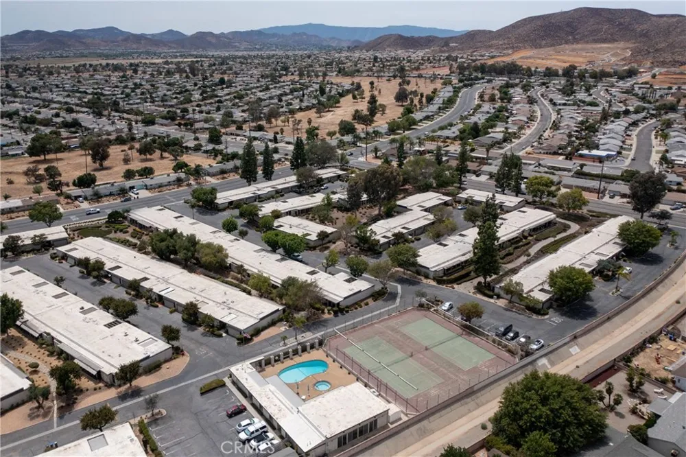 28317 Paseo Grande Sun City, CA 92586