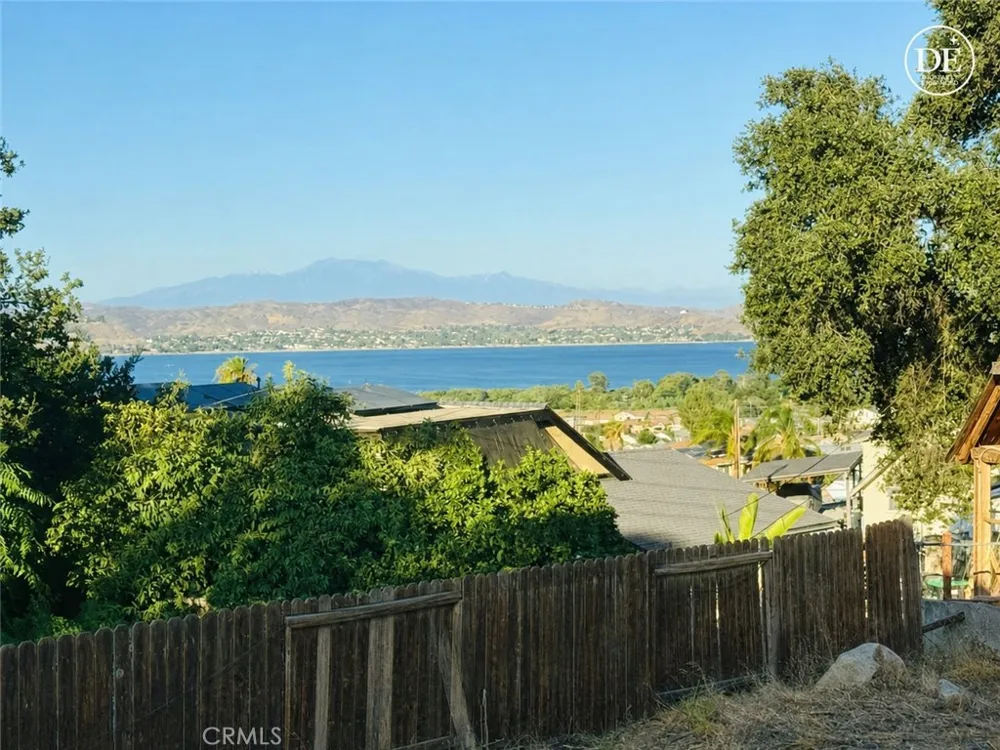 33384 Westlong Lake Elsinore, CA 92530