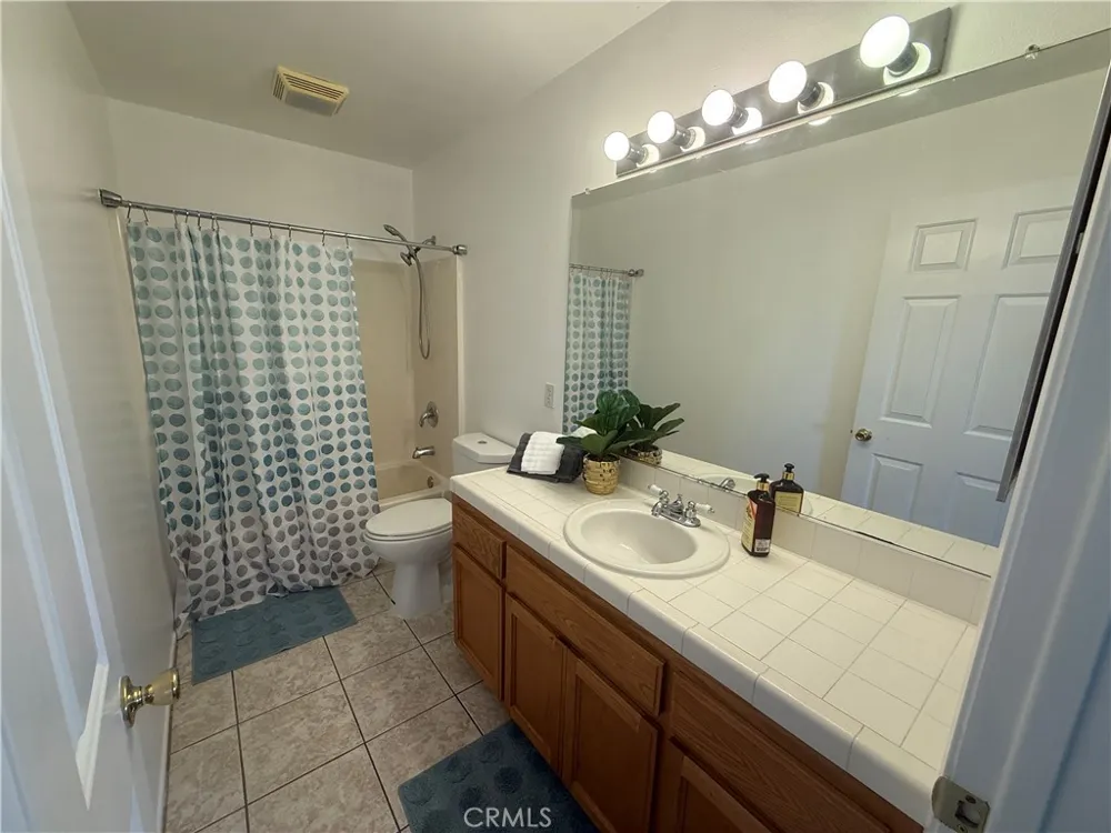 33384 Westlong Lake Elsinore, CA 92530