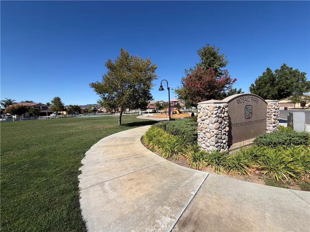 28366 Tupelo Menifee, CA 92584