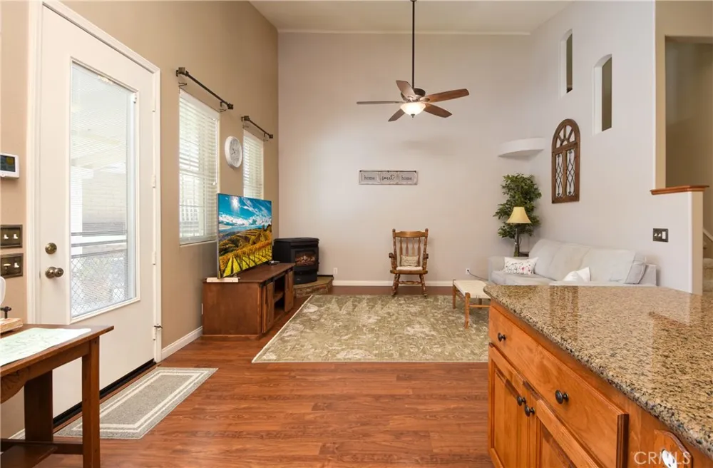 32720 Royal Oak Ln Lake Elsinore, CA 92530