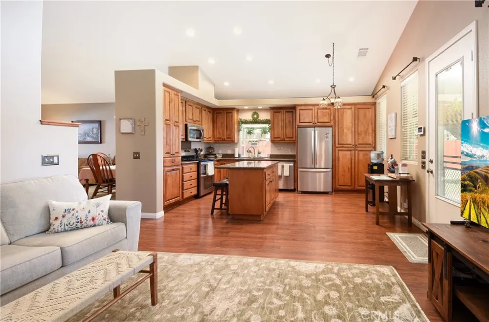 32720 Royal Oak Ln Lake Elsinore, CA 92530
