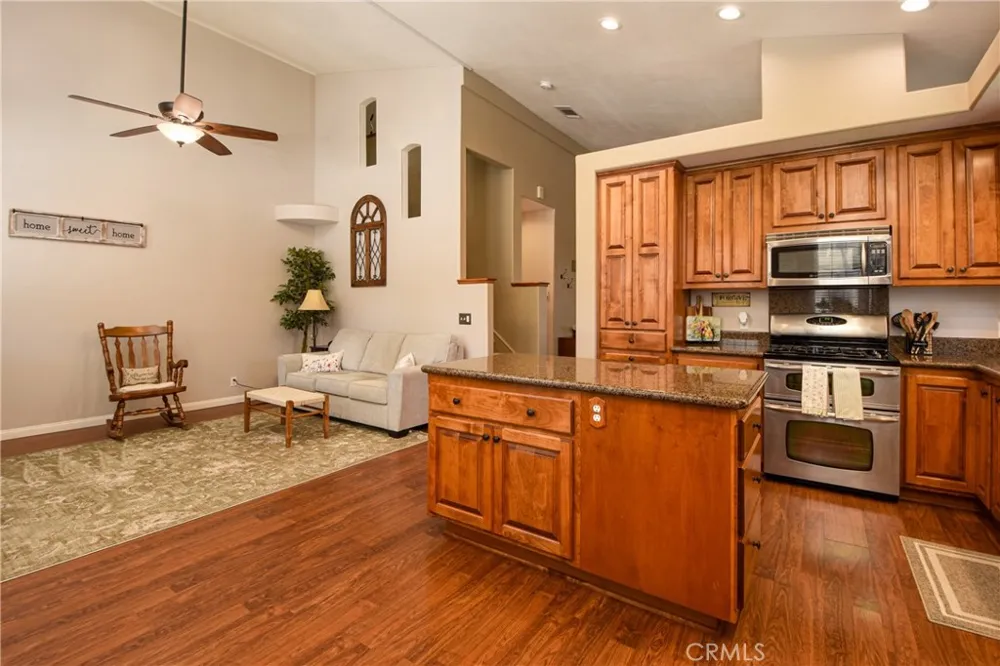 32720 Royal Oak Ln Lake Elsinore, CA 92530