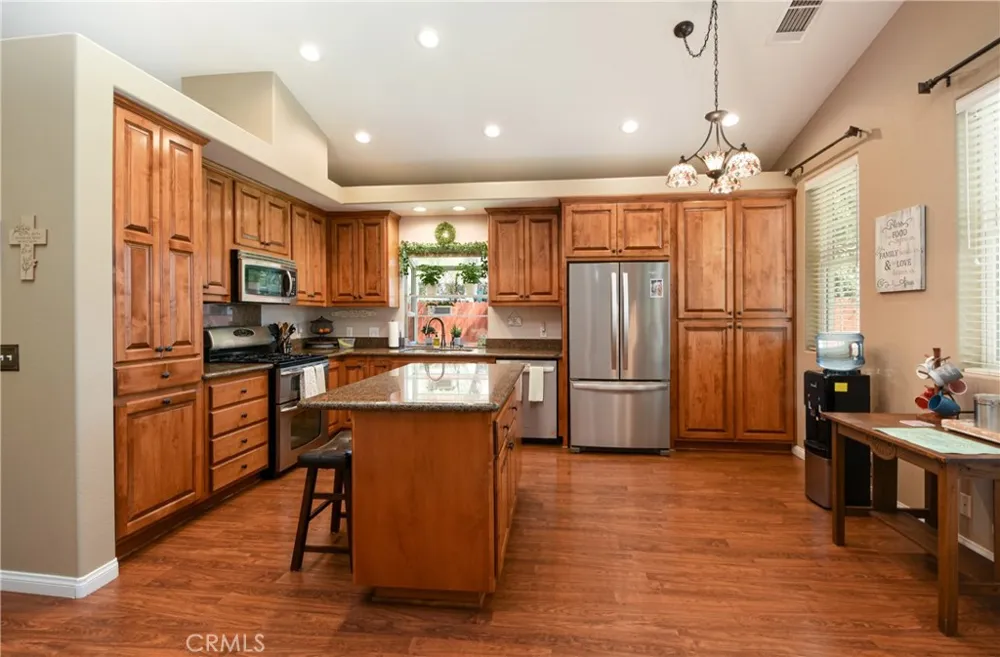 32720 Royal Oak Ln Lake Elsinore, CA 92530