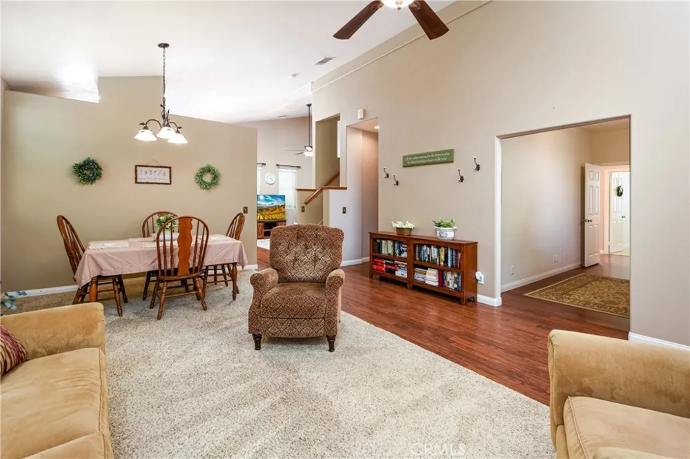 32720 Royal Oak Ln Lake Elsinore, CA 92530