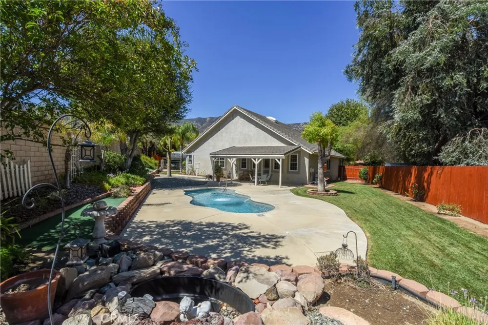 32720 Royal Oak Ln Lake Elsinore, CA 92530