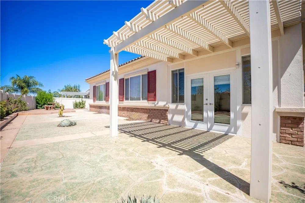 987 Avenal Beaumont, CA 92223