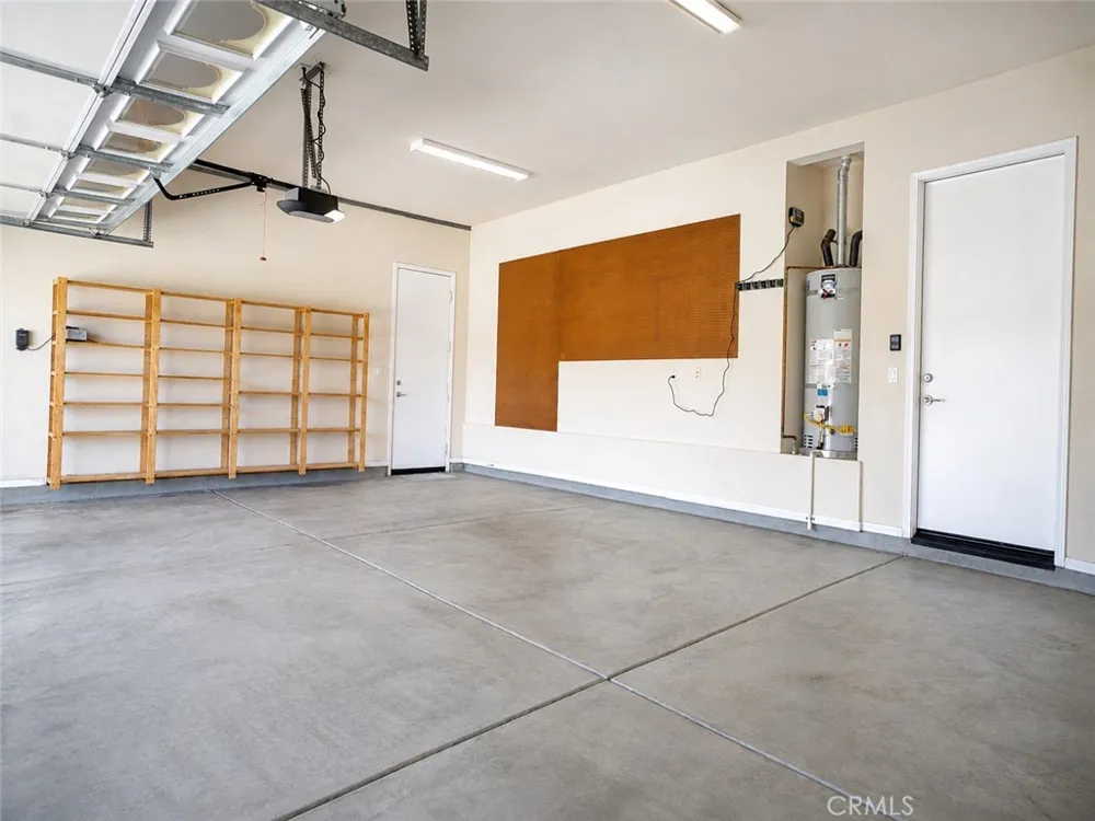 987 Avenal Beaumont, CA 92223