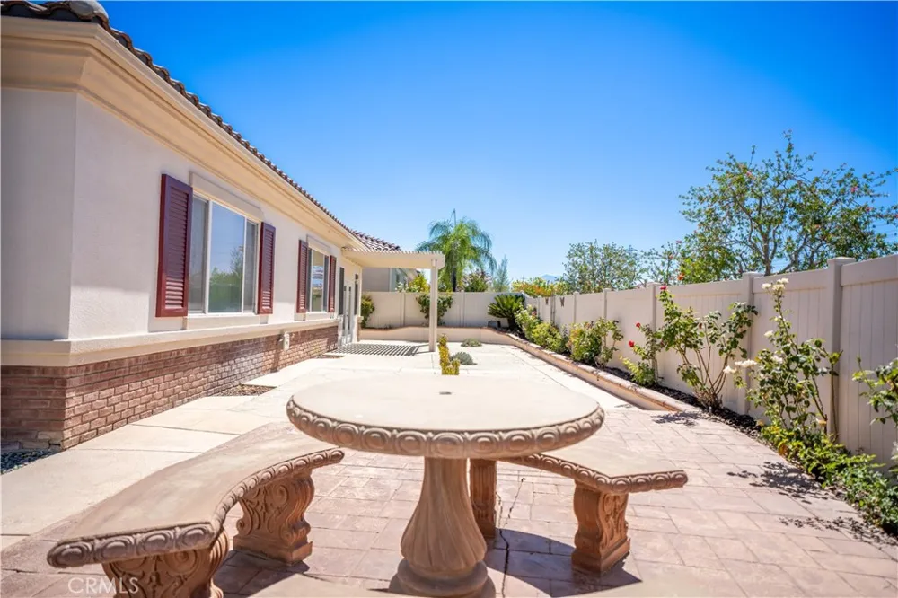 987 Avenal Beaumont, CA 92223
