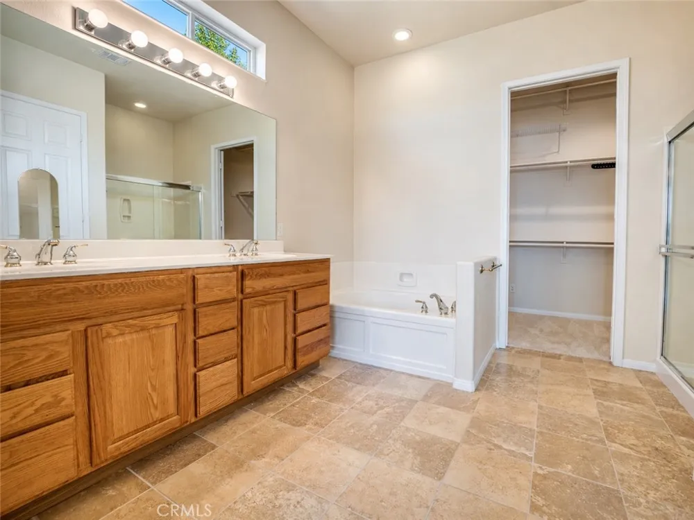 987 Avenal Beaumont, CA 92223