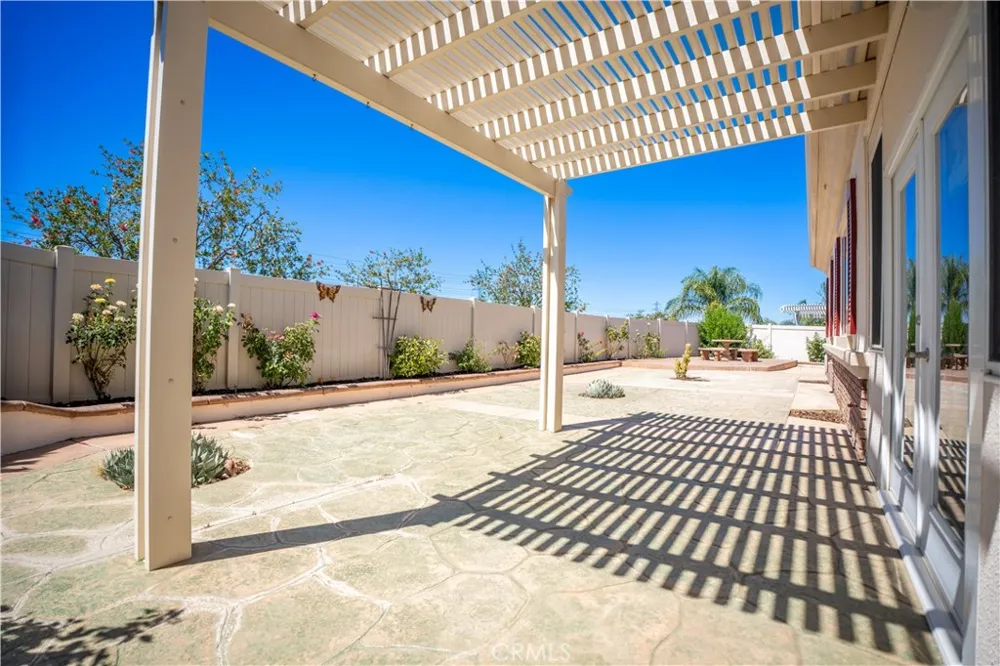 987 Avenal Beaumont, CA 92223