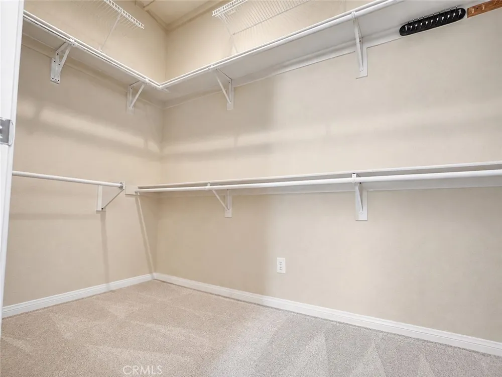 987 Avenal Beaumont, CA 92223