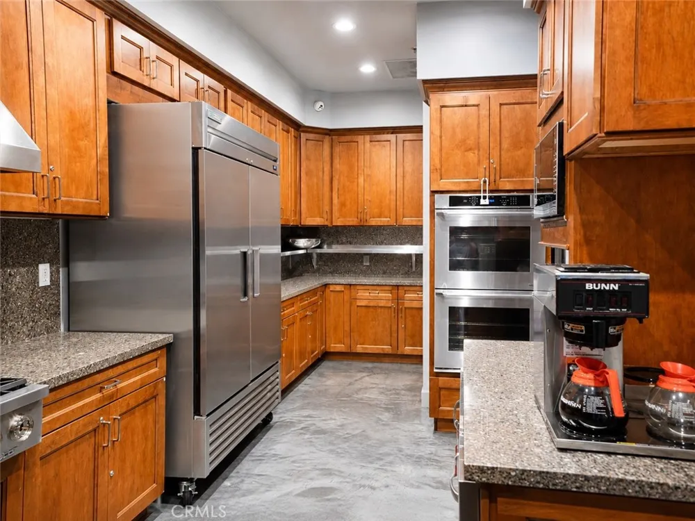 987 Avenal Beaumont, CA 92223