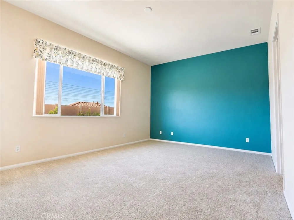 987 Avenal Beaumont, CA 92223