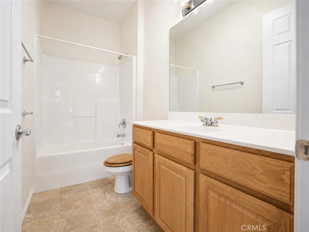 987 Avenal Beaumont, CA 92223