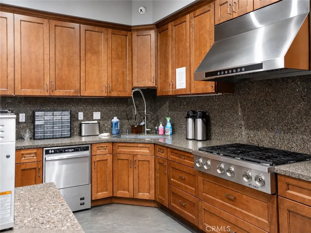 987 Avenal Beaumont, CA 92223