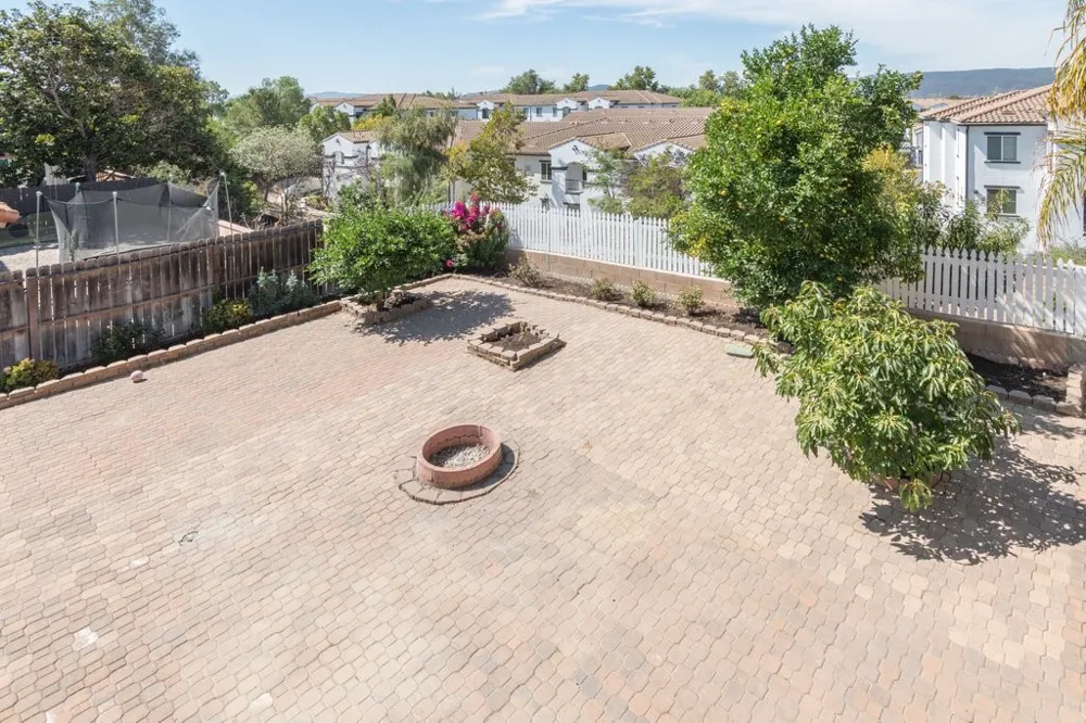 25077 Via Las Lomas Murrieta, CA 92562