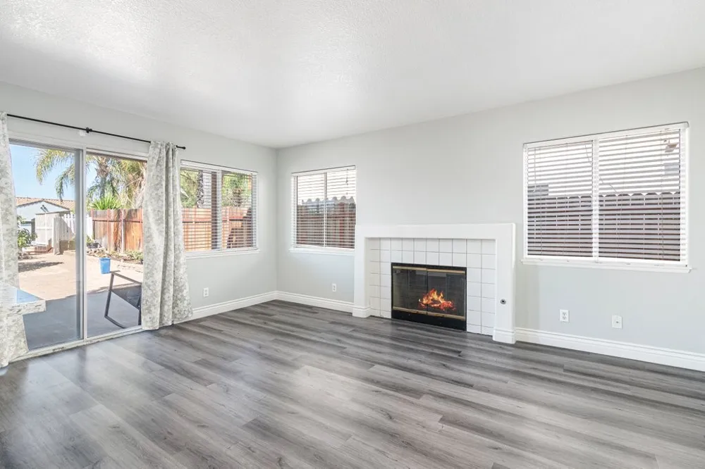 25077 Via Las Lomas Murrieta, CA 92562