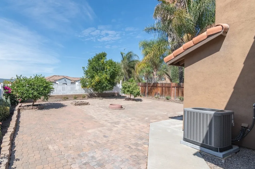 25077 Via Las Lomas Murrieta, CA 92562
