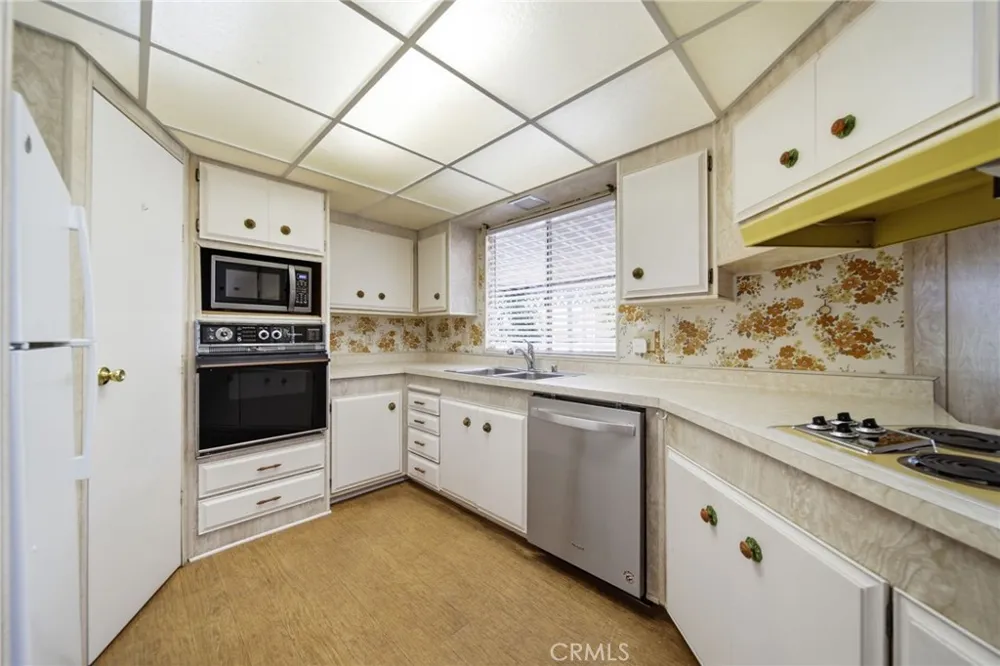 924 San Francisco Hemet, CA 92543