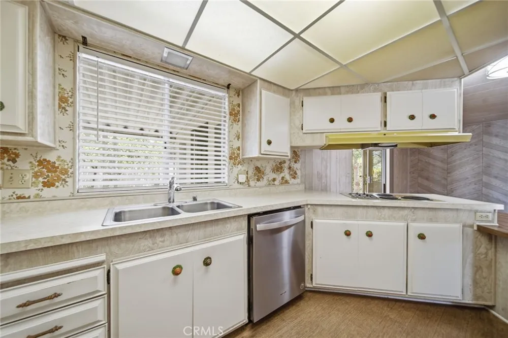 924 San Francisco Hemet, CA 92543