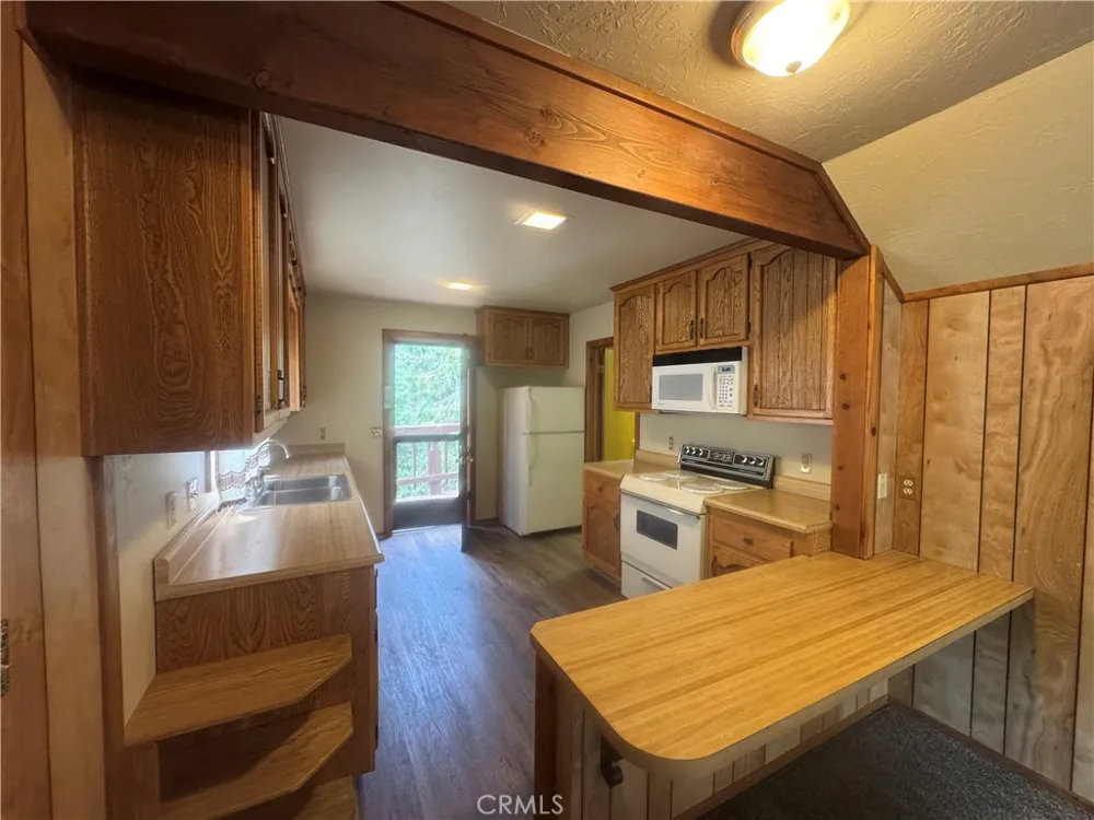 53460 Country Club Idyllwild, CA 92549