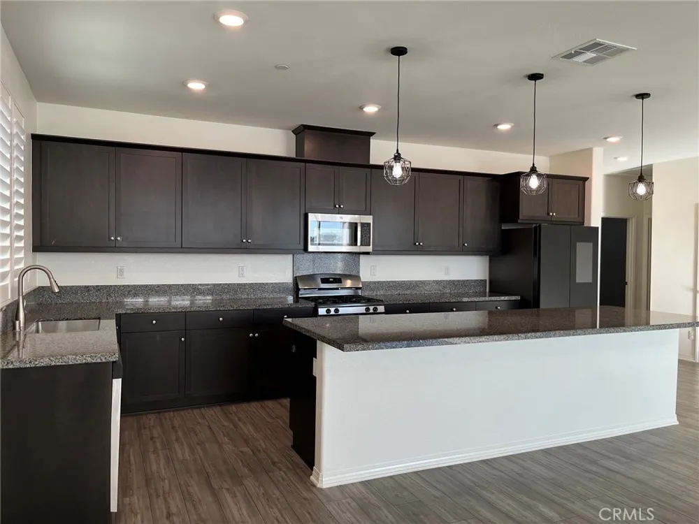 1937 Old Canyon Hemet, CA 92545