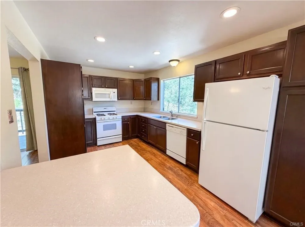 21778 Ridge Cedarpines Park, CA 92322