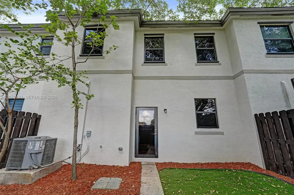 2805 SW 17 Avenue #0 Fort Lauderdale, FL 33315
