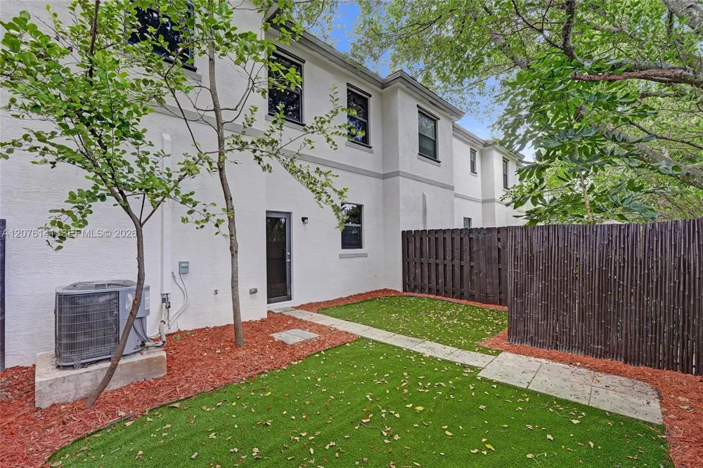 2805 SW 17 Avenue #0 Fort Lauderdale, FL 33315