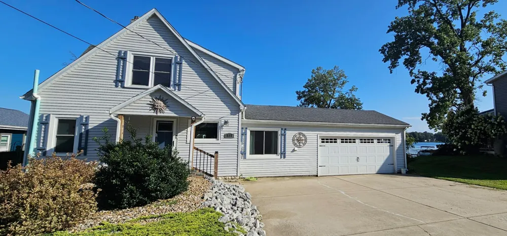 227 Lakeview Drive Walkerton, IN 46574